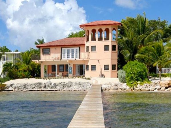 Oceanfront Four Bedroom Vacation Pool Home in Islamorada
