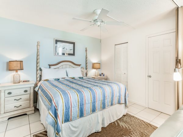 Bonita Springs Vacation Condo Private Balcony Walk To Beach