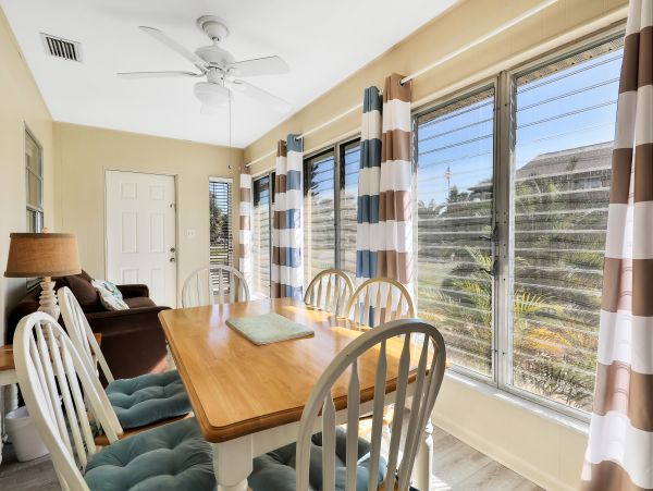 Beach Condo in Indian Rocks 2 Bedrooms Sleeps 8 Guests