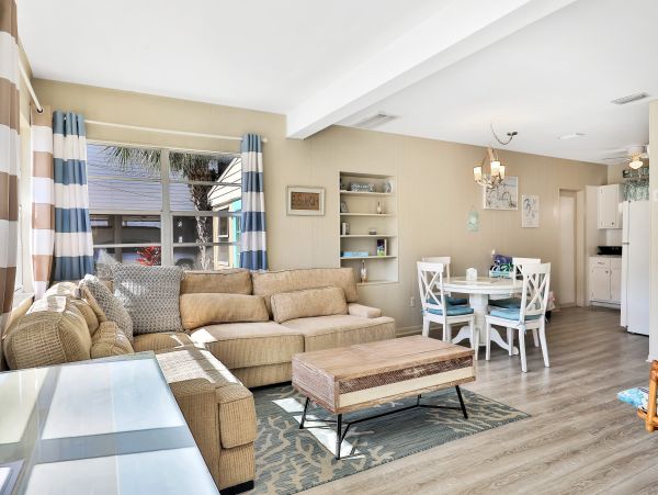 Beach Condo in Indian Rocks 2 Bedrooms Sleeps 8 Guests