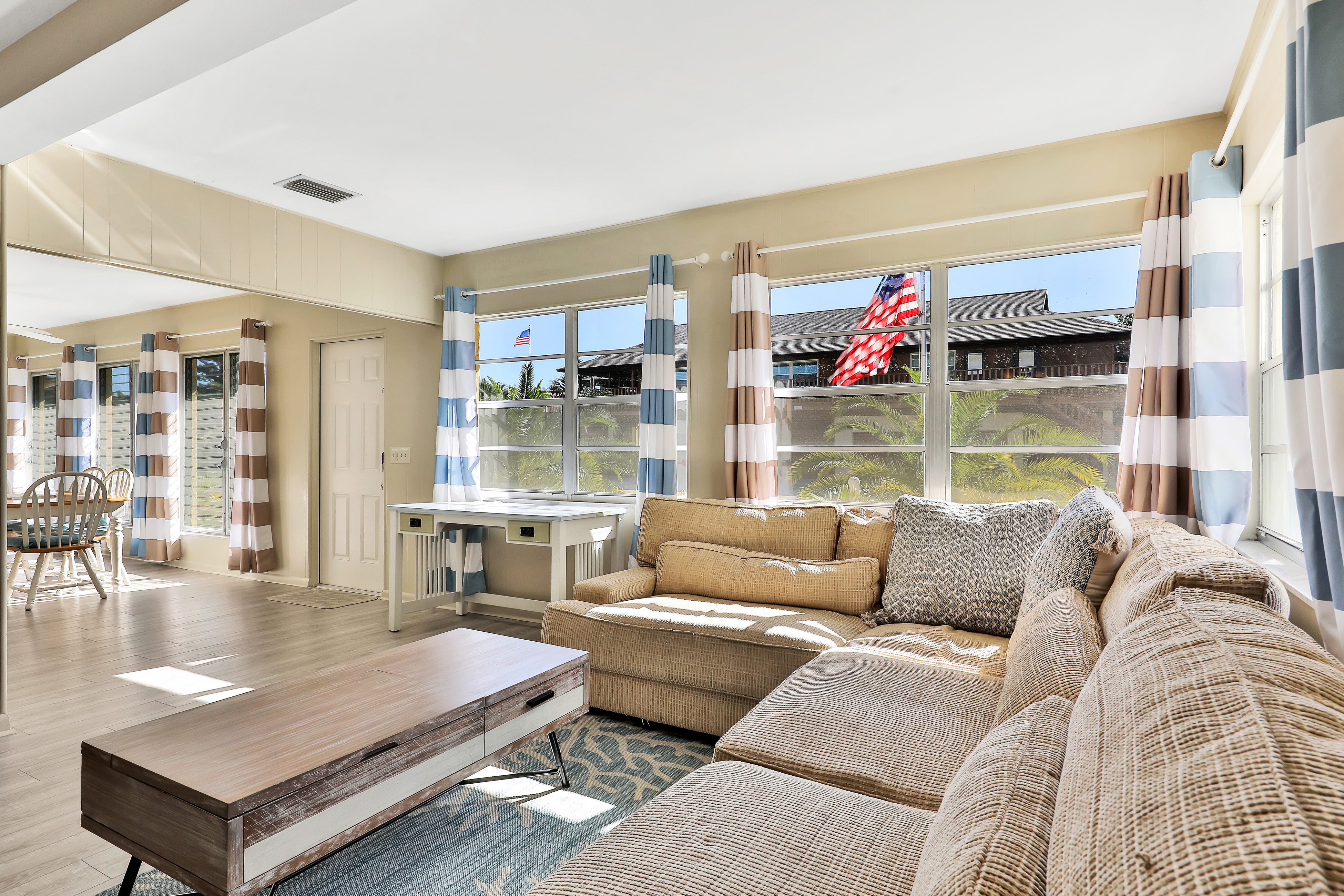 Beach Condo in Indian Rocks 2 Bedrooms Sleeps 8 Guests