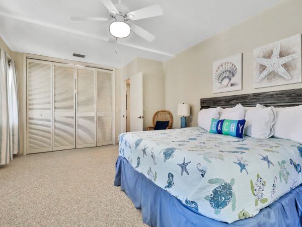 Beach Condo in Indian Rocks 2 Bedrooms Sleeps 8 Guests