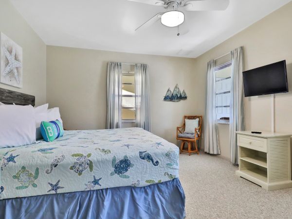 Beach Condo in Indian Rocks 2 Bedrooms Sleeps 8 Guests