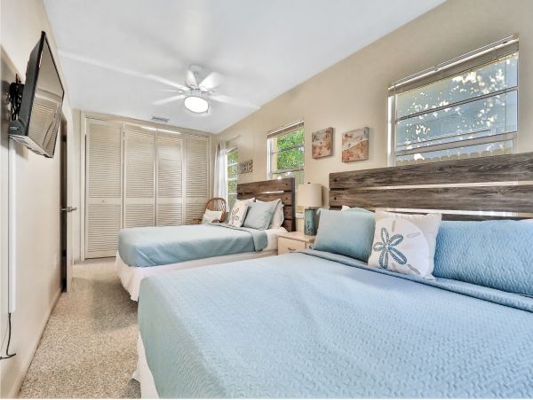 Beach Condo in Indian Rocks 2 Bedrooms Sleeps 8 Guests