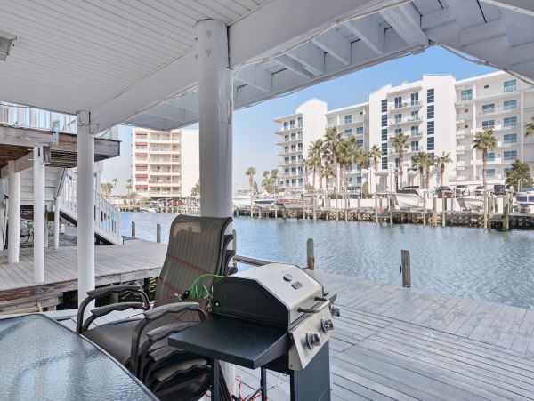 Bradenton Beach Vacation Condo Three Bedroom Walk to Beach