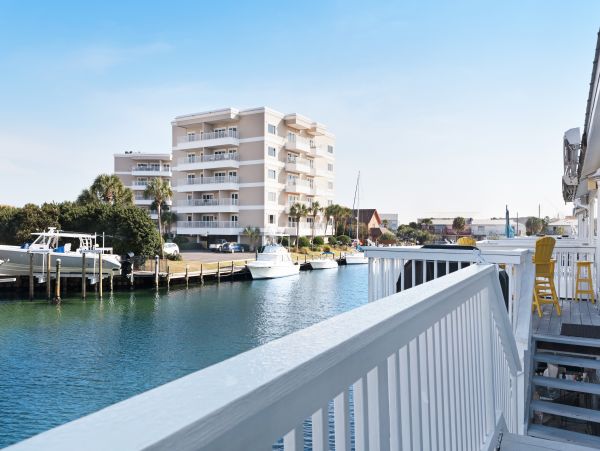Bradenton Beach Vacation Condo Three Bedroom Walk to Beach