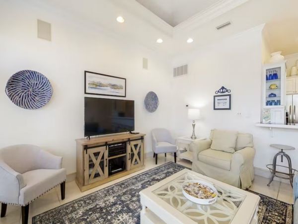 Four Bedroom Walk to Beach Vacation Home in Destin