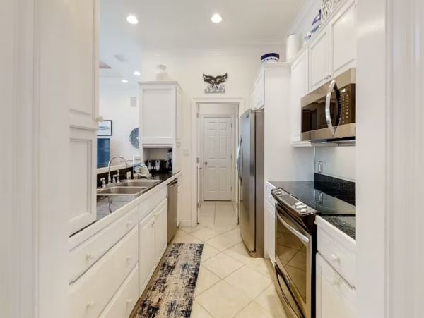 Four Bedroom Walk to Beach Vacation Home in Destin