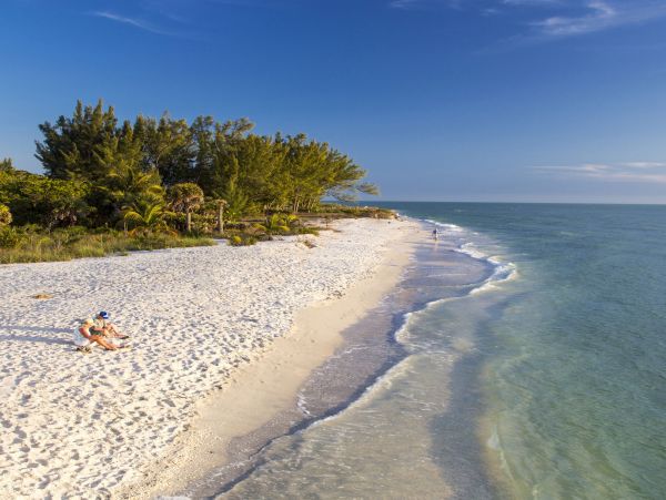 Three Bedroom Sanibel Vacation Pool Home Sleeps 6 Guests