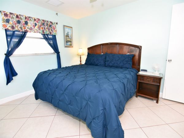 Three Bedroom Sanibel Vacation Pool Home Sleeps 6 Guests