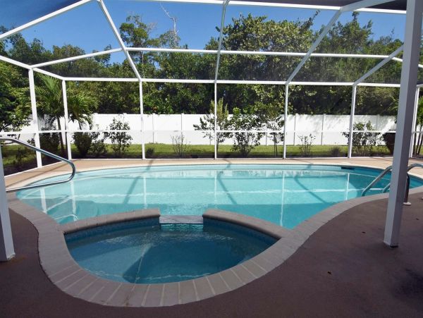 Three Bedroom Sanibel Vacation Pool Home Sleeps 6 Guests
