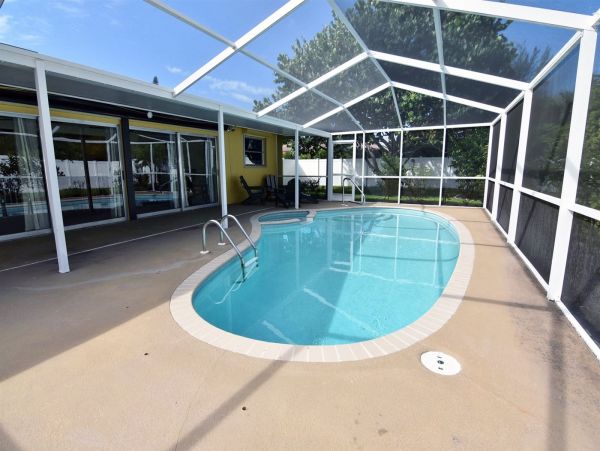 Three Bedroom Sanibel Vacation Pool Home Sleeps 6 Guests