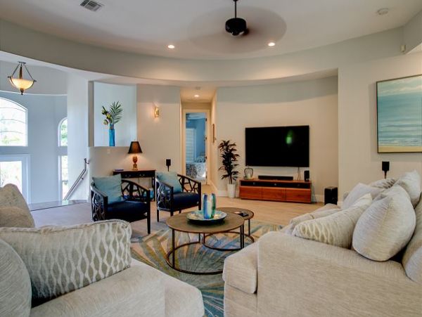 Dazzling Four Bedroom Home with Caged Pool in Sanibel