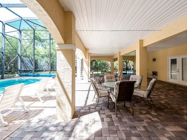 Dazzling Four Bedroom Home with Caged Pool in Sanibel