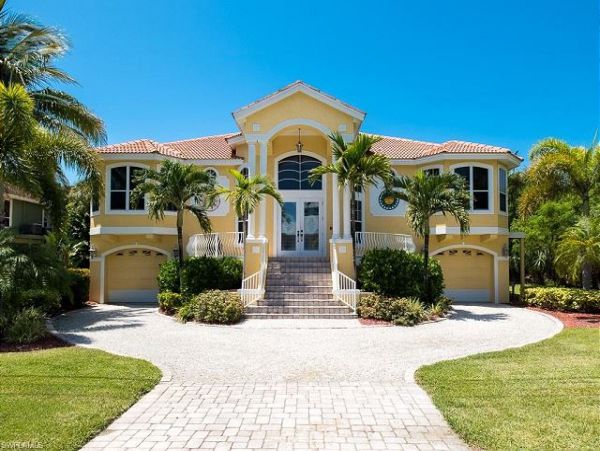 Dazzling Four Bedroom Home with Caged Pool in Sanibel
