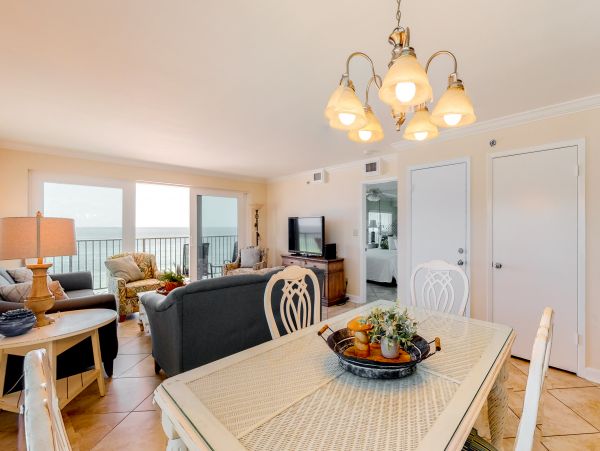 Cozy 3 Bedroom Vacation Getaway in Okaloosa Island