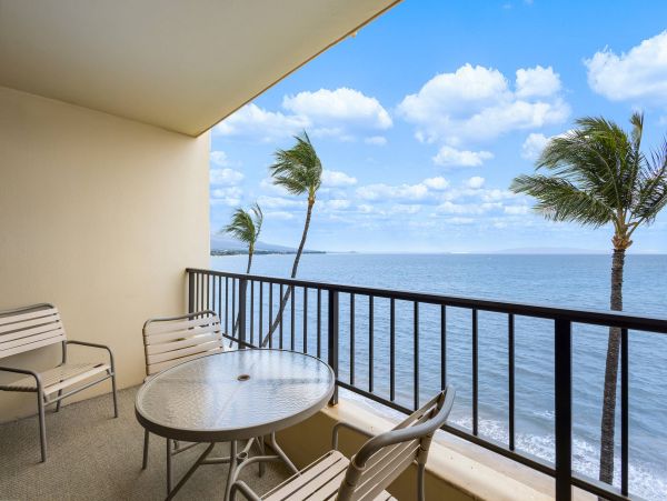 Beachfront Vacation Condo with Amazing Views