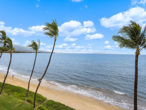 Beachfront Vacation Condo with Amazing Views