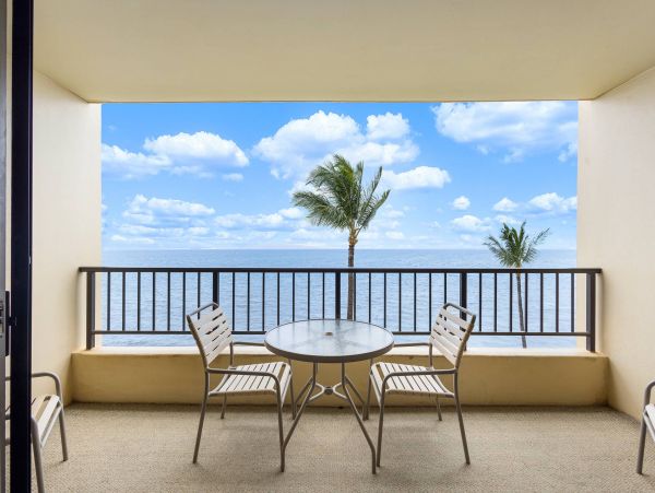 Beachfront Vacation Condo with Amazing Views