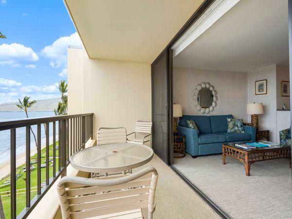 Beachfront Vacation Condo with Amazing Views
