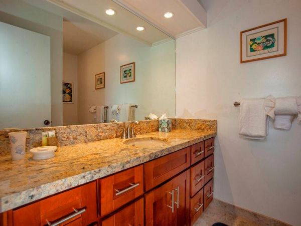 Second Floor Condo with 2 Bedrooms and Ocean Views
