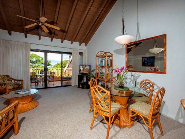 Second Floor Condo with 2 Bedrooms and Ocean Views