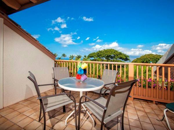 Second Floor Condo with 2 Bedrooms and Ocean Views