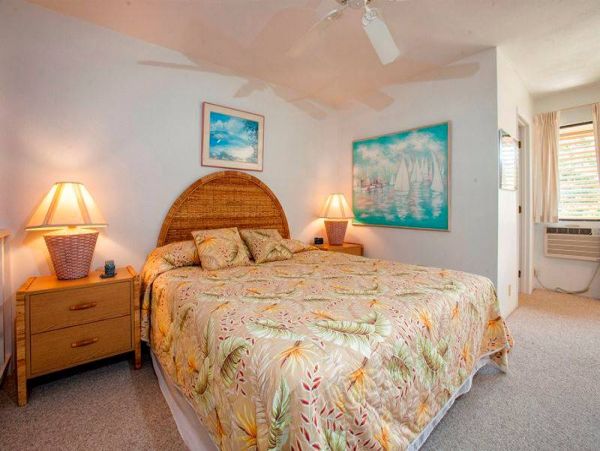 Second Floor Condo with 2 Bedrooms and Ocean Views