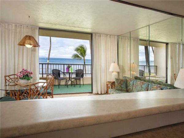 Oceanfront Getaway One Bedroom Condo in Kihei