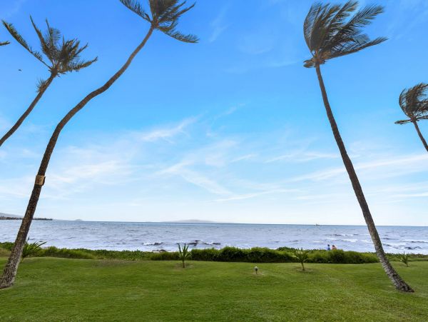 Beachfront Ground-Floor Kihei Vacation Condo