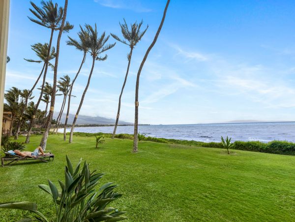 Beachfront Ground-Floor Kihei Vacation Condo