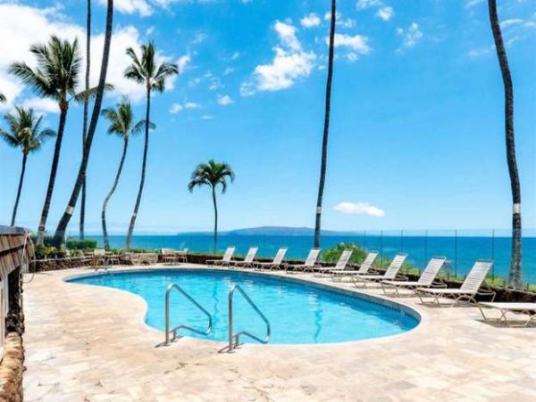 Kihei Oceanfront Two Bedroom Vacation Beach Condo Sleeps 4