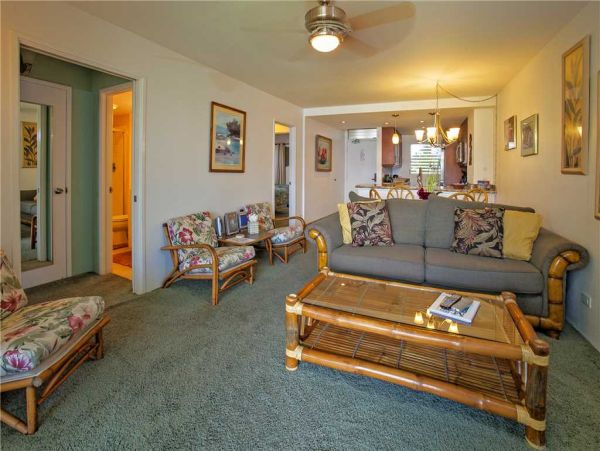 Kihei Oceanfront Two Bedroom Vacation Beach Condo Sleeps 4