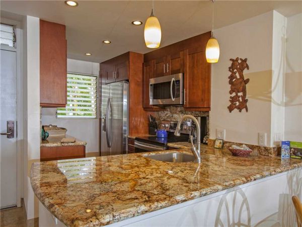 Kihei Oceanfront Two Bedroom Vacation Beach Condo Sleeps 4