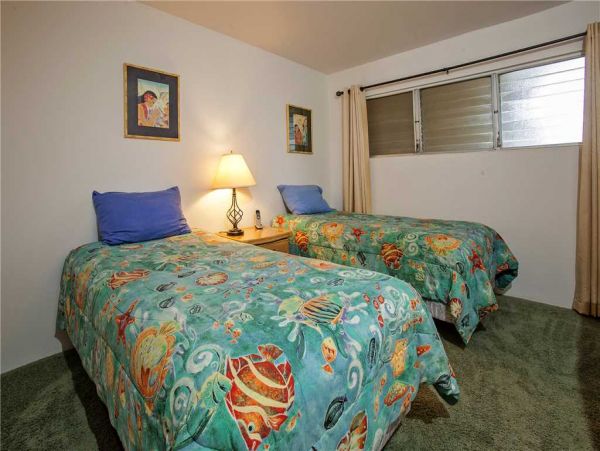 Kihei Oceanfront Two Bedroom Vacation Beach Condo Sleeps 4