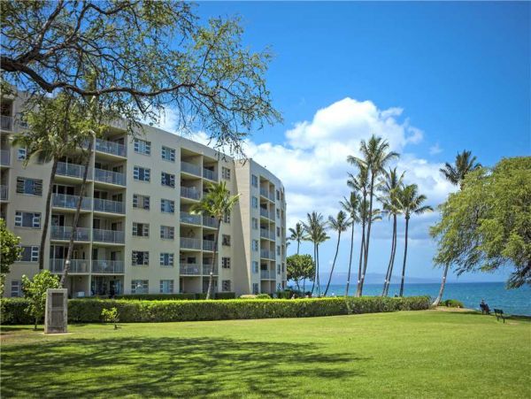 Kihei Oceanfront Two Bedroom Vacation Beach Condo Sleeps 4