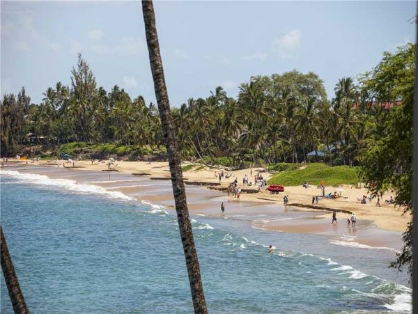 Kihei Oceanfront Two Bedroom Vacation Beach Condo Sleeps 4
