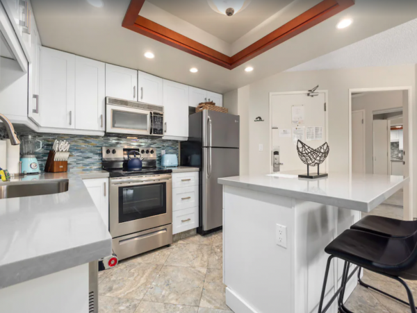 Great Location Beach Across the Street Two Bedroom Condo in Kihei