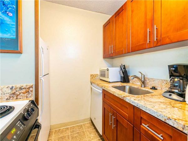 Kihei One Bedroom Vacation Rental Condo Walk to the Beach