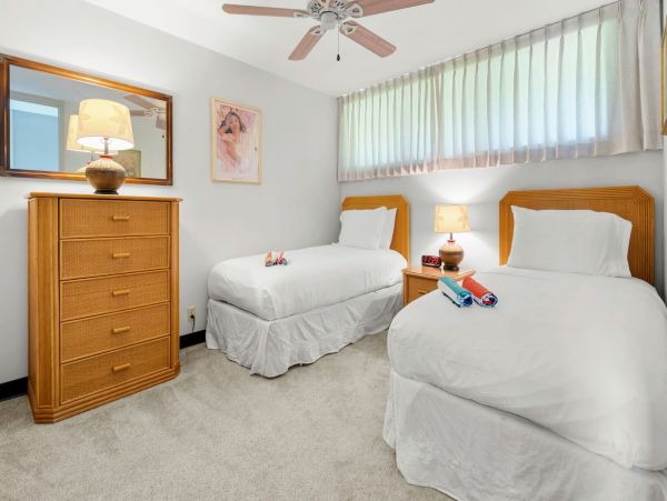 Lovely 2 Bedroom Vacation Condo Steps to the Beach