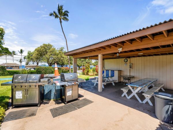 Lovely 2 Bedroom Vacation Condo Steps to the Beach