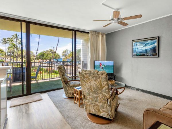 Lovely 2 Bedroom Vacation Condo Steps to the Beach