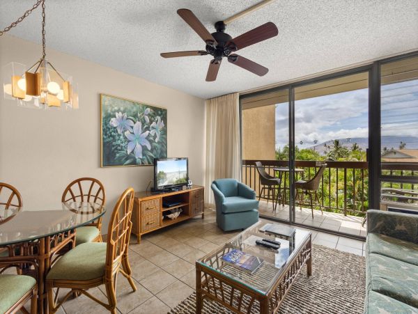 Kihei One Bedroom Condo Short Walk to Beach Sleep Four Guests