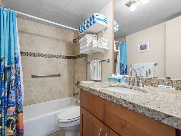 Kihei One Bedroom Condo Short Walk to Beach Sleep Four Guests