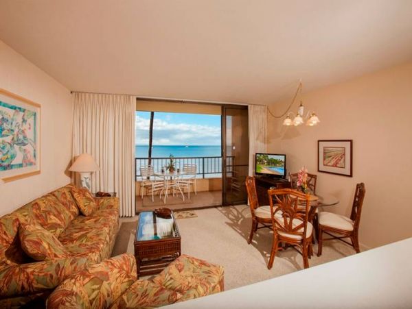 Stunning Ocean Views from this Lovely Condo in Kihei