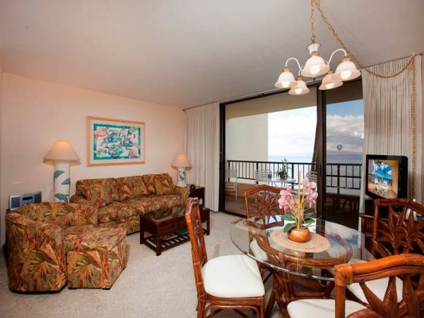 Stunning Ocean Views from this Lovely Condo in Kihei