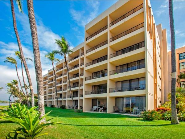 Stunning Ocean Views from this Lovely Condo in Kihei