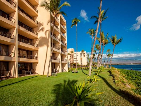 Stunning Ocean Views from this Lovely Condo in Kihei