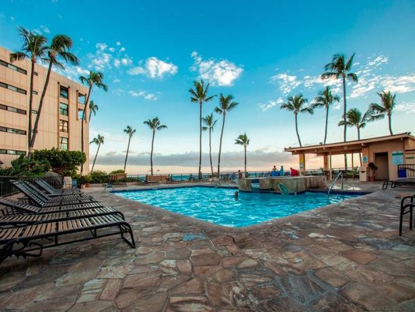 Stunning Ocean Views from this Lovely Condo in Kihei
