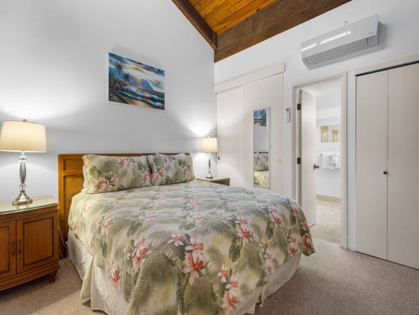 Luxury Two-Bedroom Loft in South Kihei - Ocean Views & Family Amenities